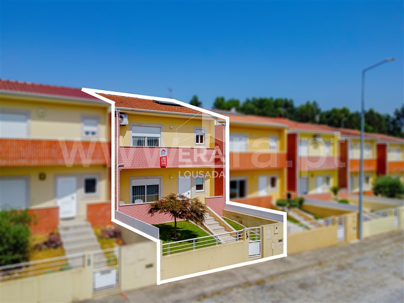 Moradia em Banda T3 Lousada, Silvares, Pias, Nogueira e Alvarenga - 1500478 - 1