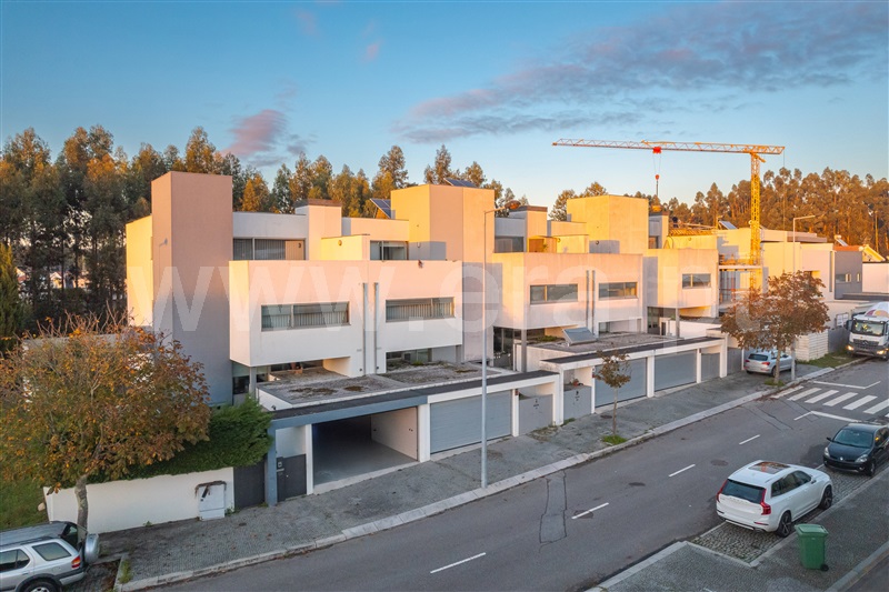 Moradia em Banda T3 / Maia, Castêlo da Maia