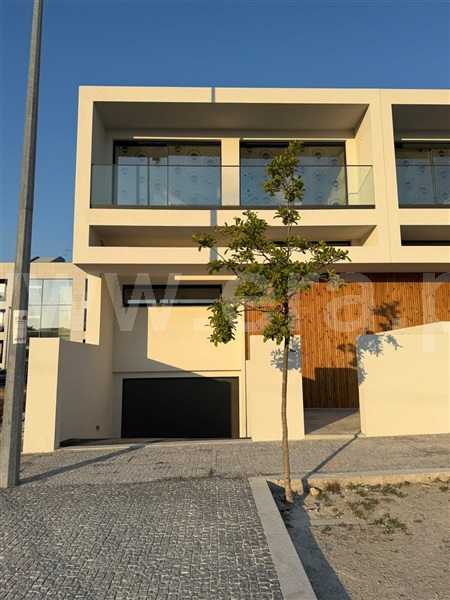 Moradia em Banda T3 / Maia, Cidade da Maia