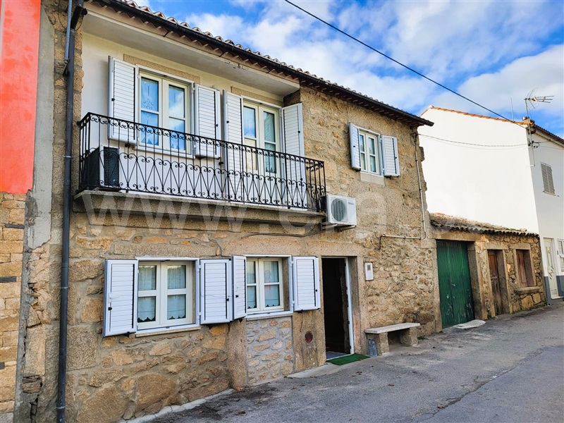 Moradia em Banda T3 / Miranda do Douro, Sendim e Atenor