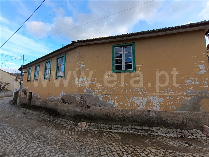Moradia em Banda T3 / Mirandela, Vale de Salgueiro