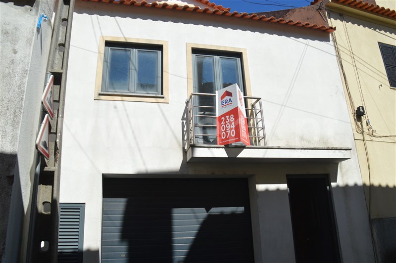 Moradia em Banda T3 / Oliveira do Hospital, Oliveira do Hospital e São Paio de Gramaços