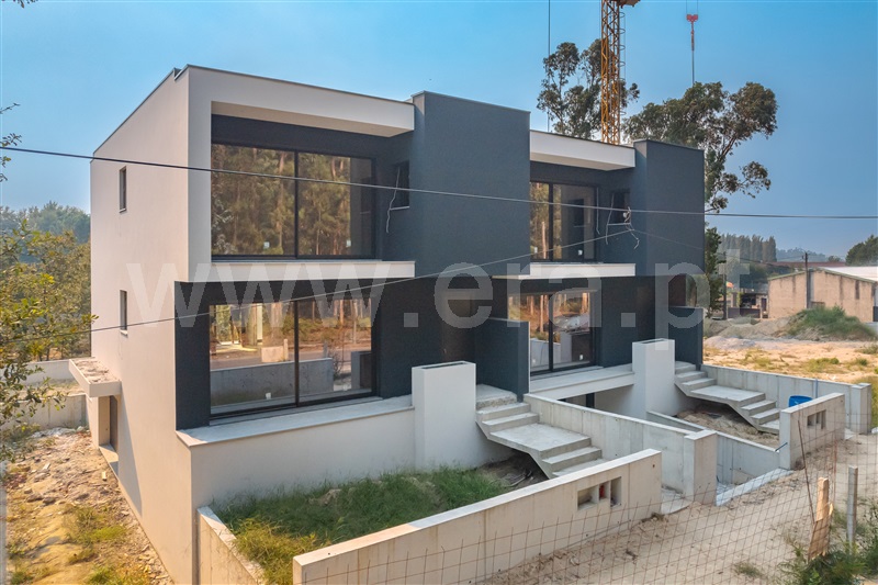 Moradia em Banda T3 / Paços de Ferreira, Sanfins Lamoso Codessos
