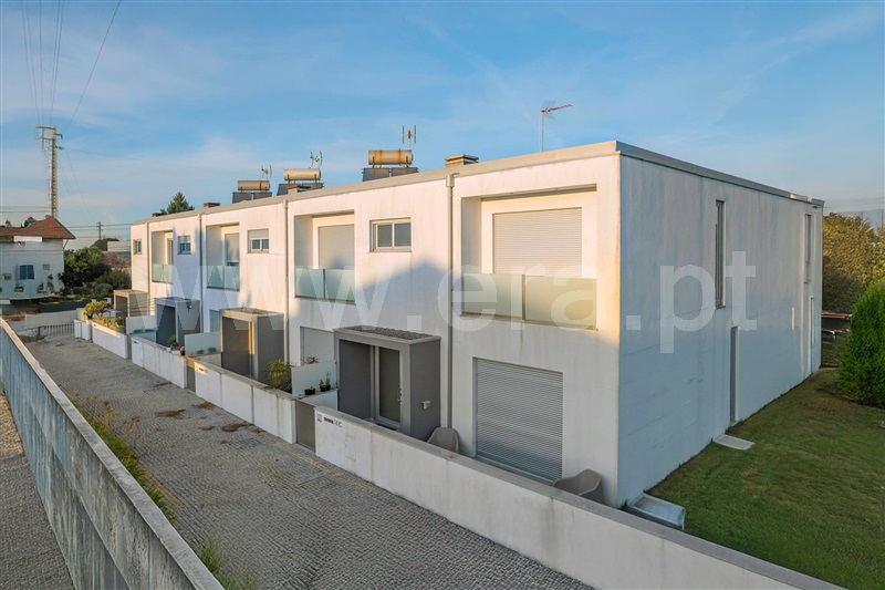 Moradia em Banda T3 / Paços de Ferreira, Sanfins Lamoso Codessos