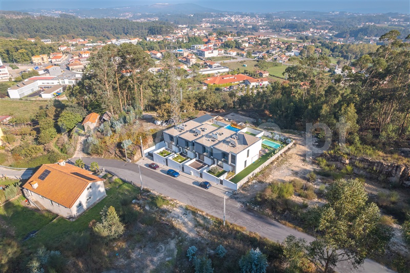 Moradia em Banda T3 Paços de Ferreira, Sanfins Lamoso Codessos - 1512150 - 2