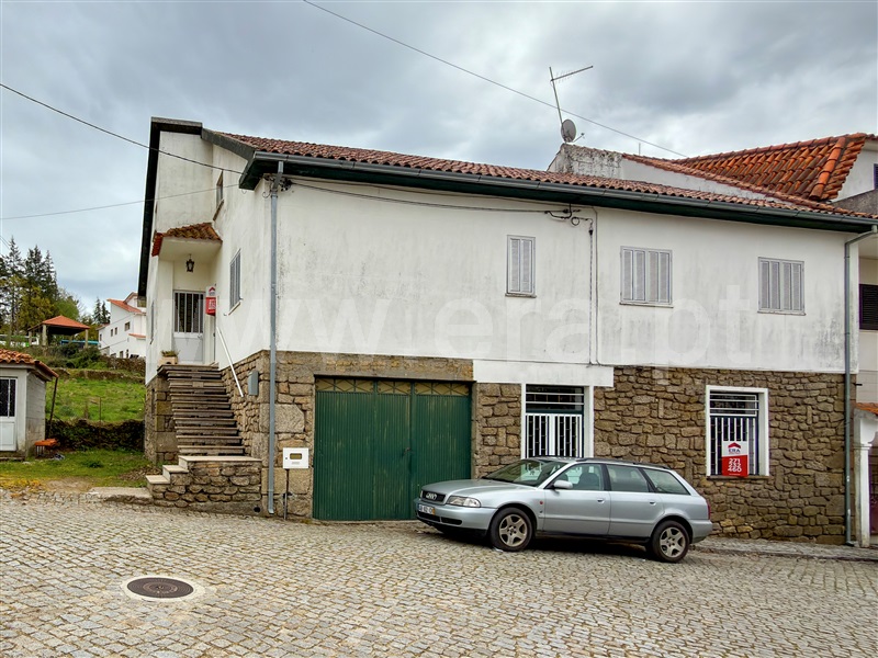Moradia em Banda T3 / Penedono, Penedono e Granja
