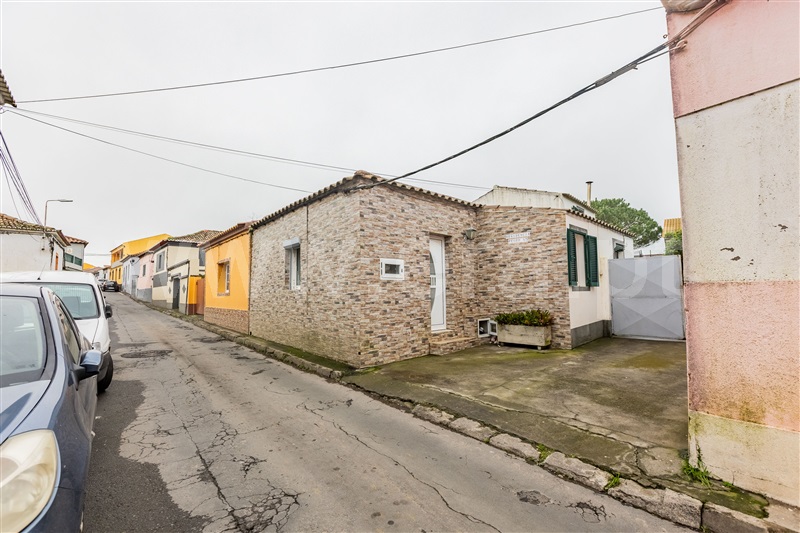 Moradia em Banda T3 / Ponta Delgada, Arrifes