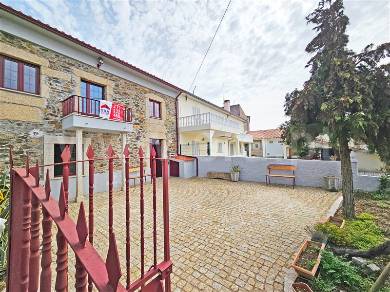 Moradia em Banda T3 / Sabugal, Malcata, Sabugal
