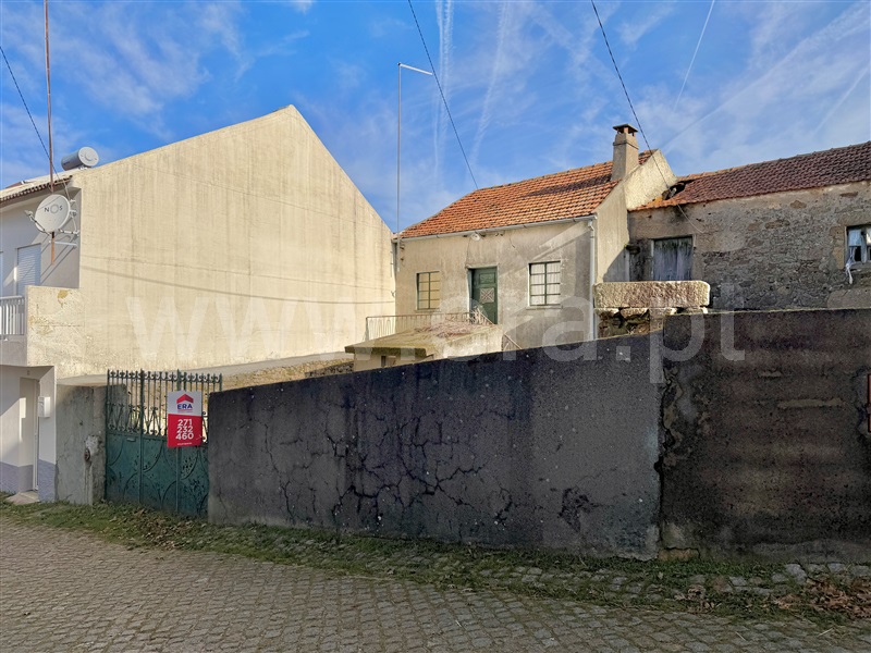 Moradia em Banda T3 / Sabugal, Sabugal