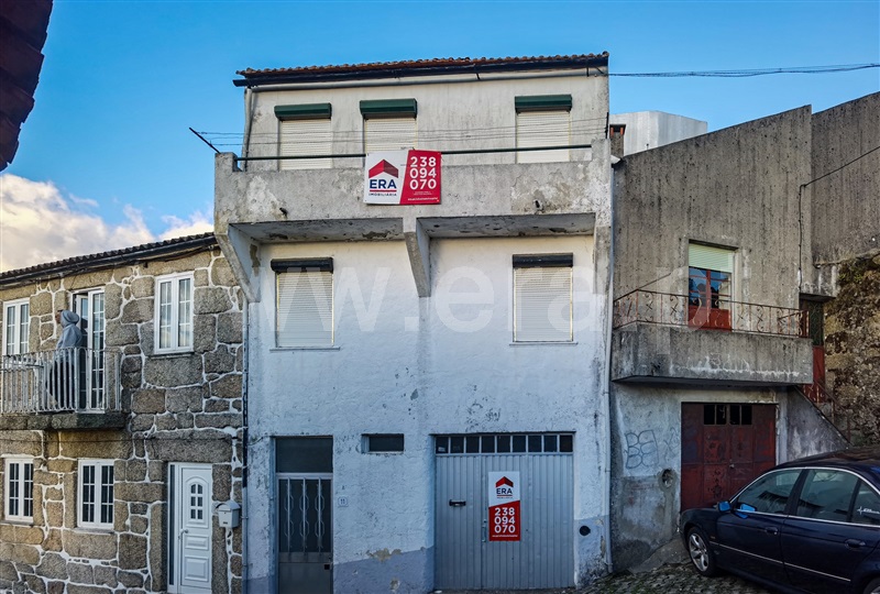 Moradia em Banda T3 / Seia, Seia, São Romão e Lapa dos Dinheiros