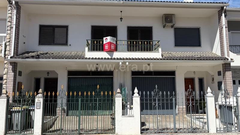 Moradia em Banda T3 / Seixal, Vale de Milhaços