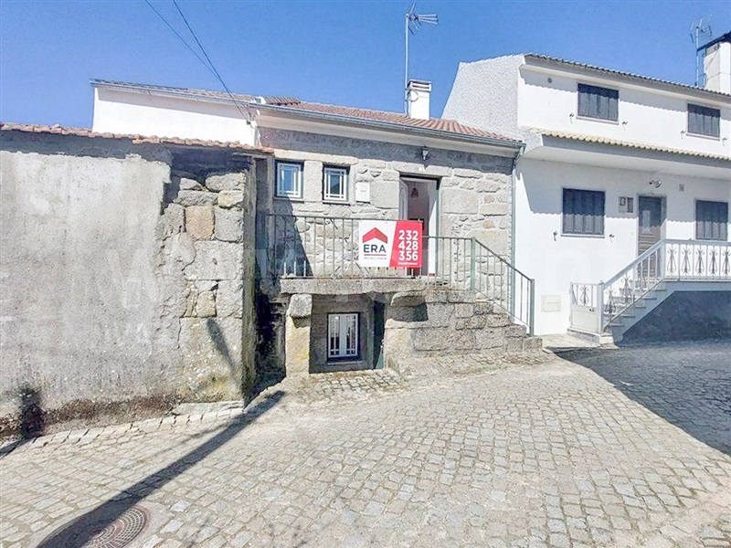 Moradia em Banda T3 / Sernancelhe, Lamosa
