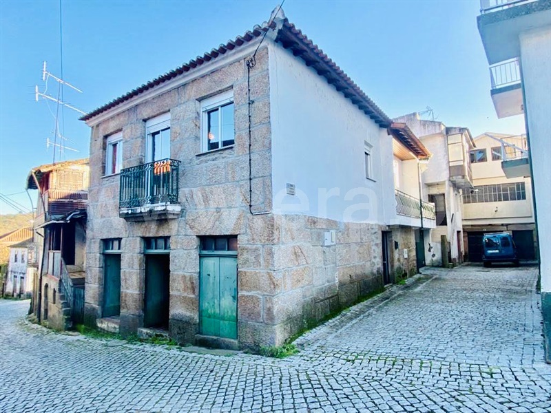 Moradia em Banda T3 / Valpaços, Lebução, Fiães e Nozelos