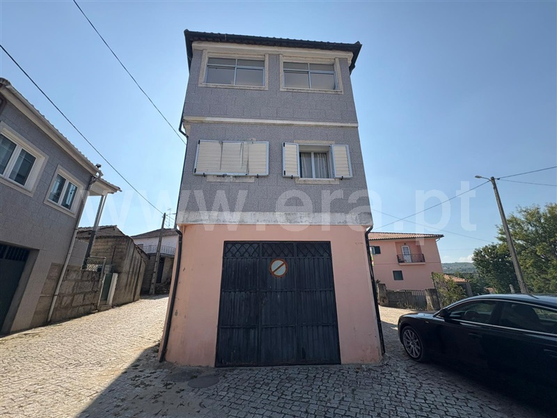 Moradia em Banda T3 / Valpaços, Lebução, Fiães e Nozelos