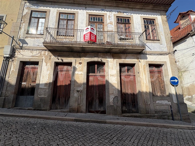 Moradia em Banda T3 / Valpaços, Valpaços e Sanfins