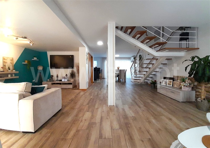 Moradia em Banda T3 / Vila Nova de Famalicão, Oliveira (Santa Maria)