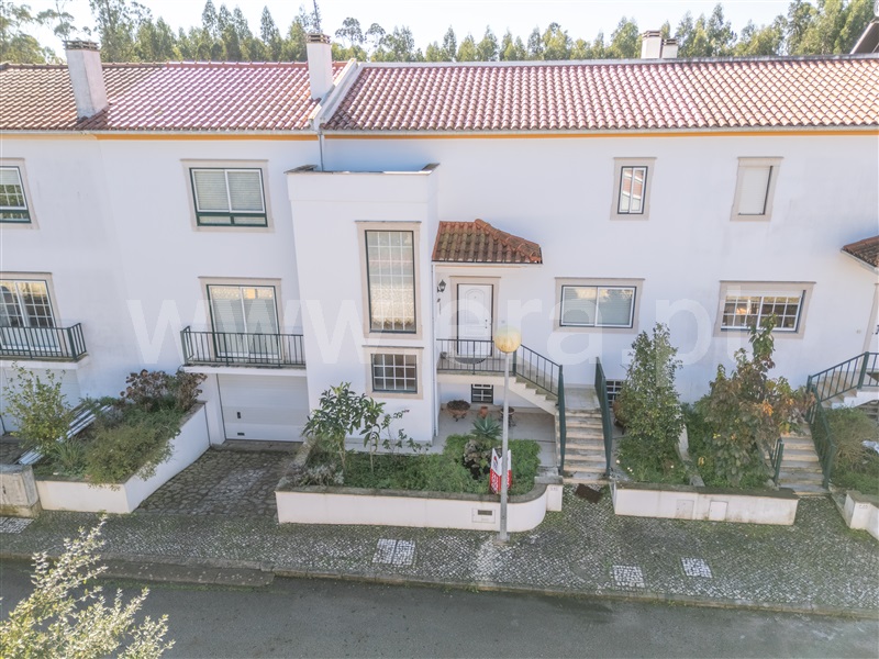 Moradia em Banda T4 / Alcobaça, Benedita