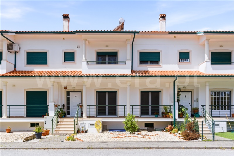 Moradia em Banda T4 / Alcobaça, Pataias e Martingança