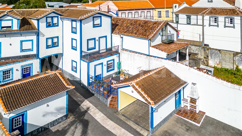 Moradia em Banda T4 / Angra do Heroísmo, Angra (São Pedro)