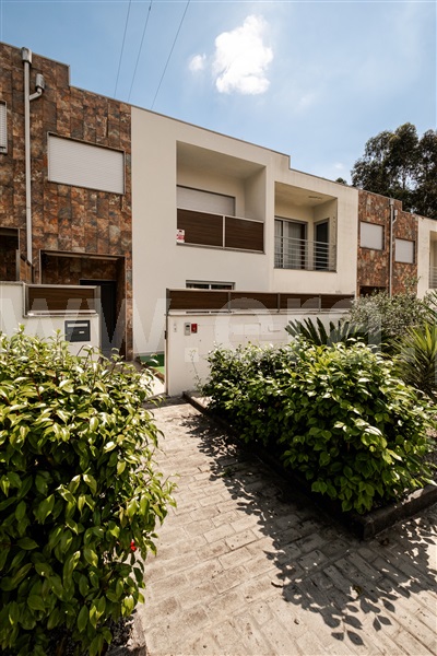 Moradia em Banda T4 / Barcelos, Carapeços