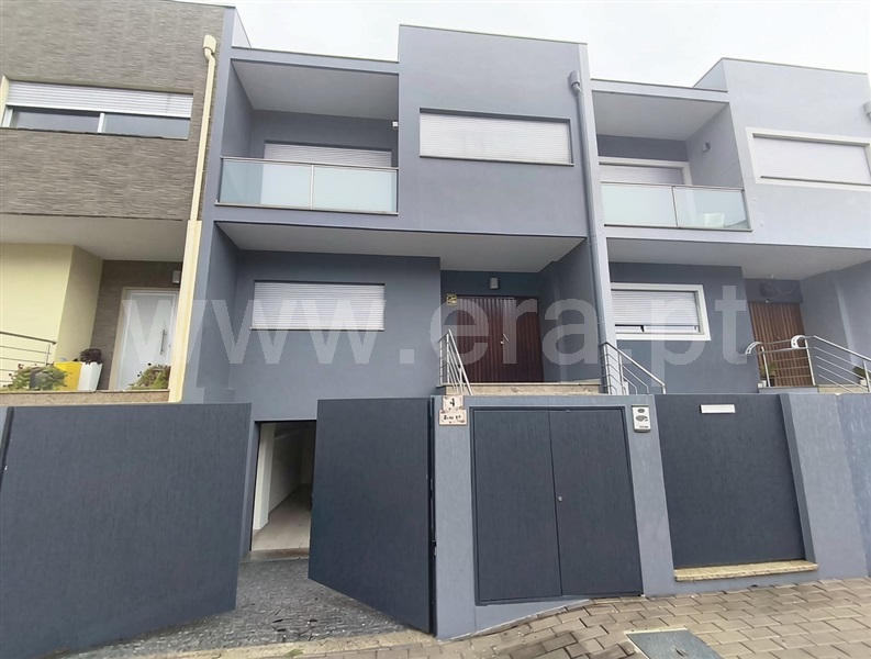 Moradia T4 em Merelim (São Paio), Panoias e Parada de Tibães, €450.000