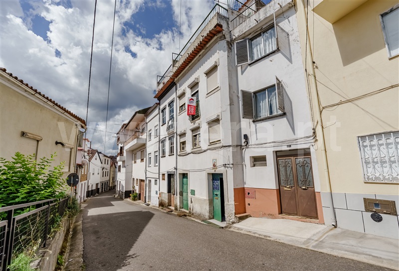 Moradia em Banda T4 / Covilhã, Casegas