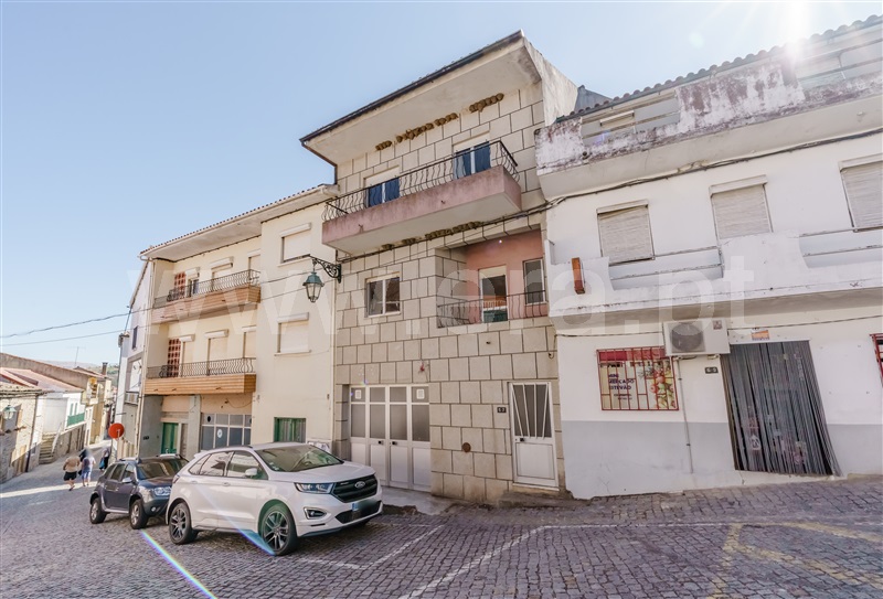 Moradia em Banda T4 / Covilhã, Peso