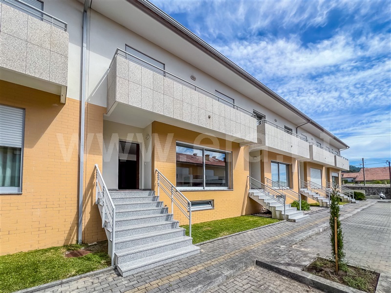 Moradia em Banda T4 / Esposende, Antas
