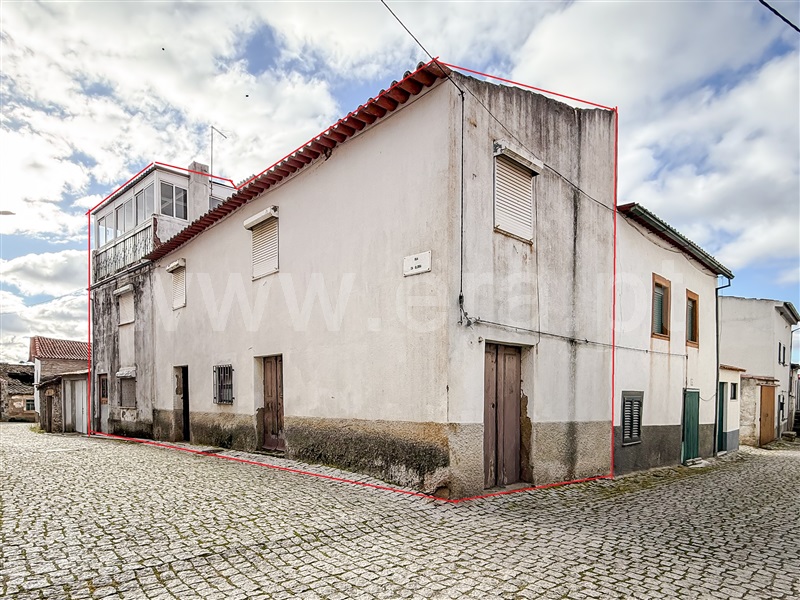 Moradia em Banda T4 / Figueira de Castelo Rodrigo, Almofala, Figª de Castelo Rodrigo