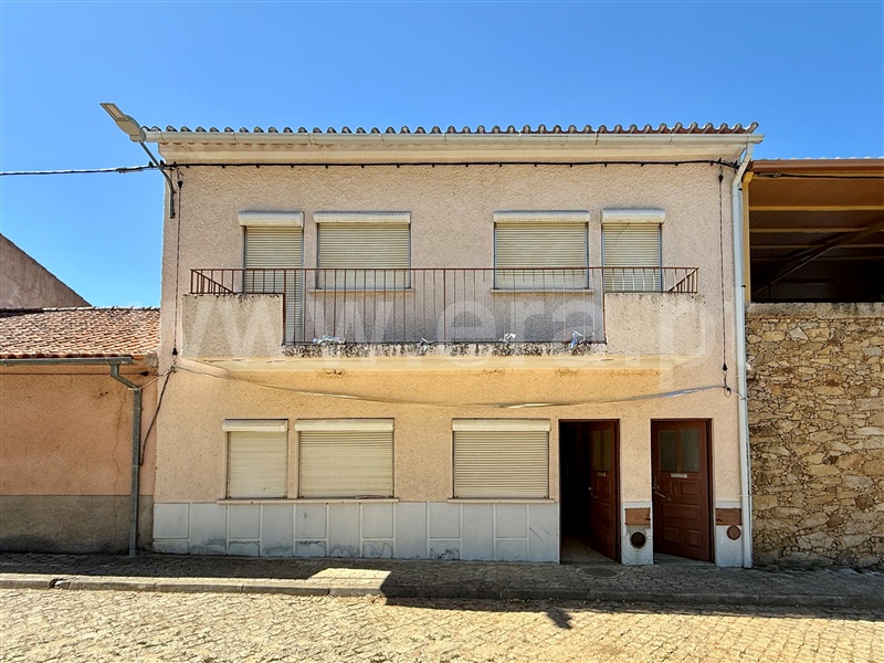 Moradia em Banda T4 / Figueira de Castelo Rodrigo, Freixeda do Torrão, Quintã de Pêro Martins e Penha de Águia