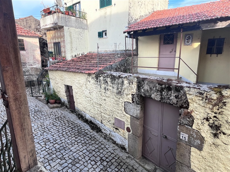Moradia em Banda T4 / Fornos de Algodres, Juncais, Vila Ruiva e Vila Soeiro do Chão