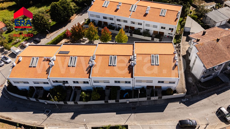 Moradia em Banda T4 / Gondomar, Rio Tinto - Medancelhe
