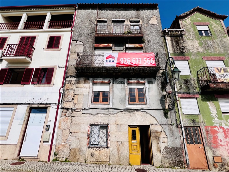Moradia em Banda T4 / Gouveia, Gouveia