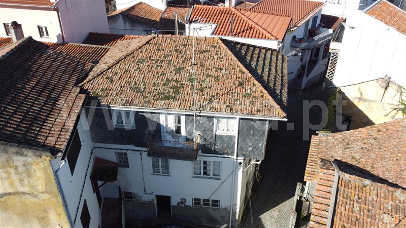 Moradia em Banda T4 / Gouveia, São Paio
