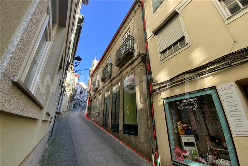 Moradia em Banda T4 / Lamego, Lamego (Almacave e Sé)