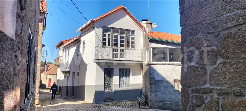 Moradia em Banda T4 / Mangualde, Abrunhosa do Mato