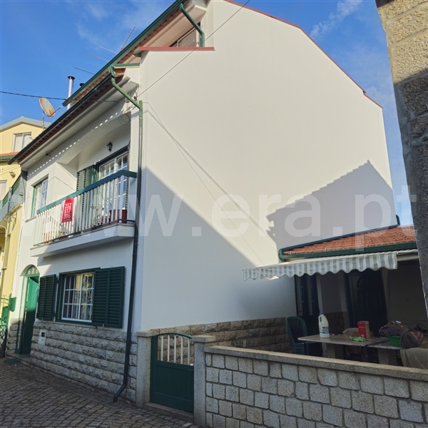Moradia em Banda T4 / Mangualde, Quintela de Azurara