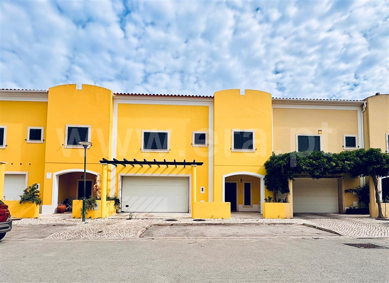 Moradia em Banda T4 / Montijo, Atalaia e Alto Estanqueiro-Jardia