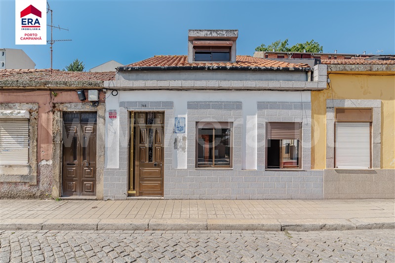 Moradia T4 à venda em Campanhã, €329.000