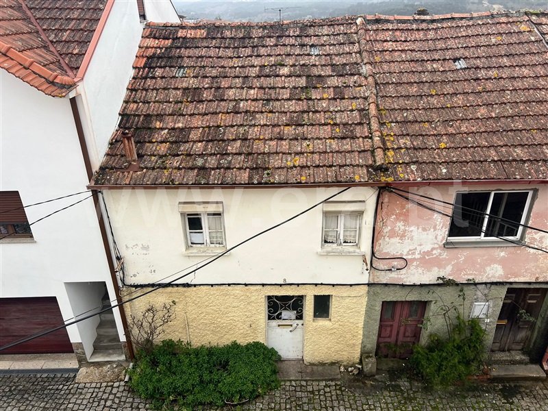 Moradia em Banda T4 / Santa Comba Dão, Santa Comba Dão e Couto do Mosteiro