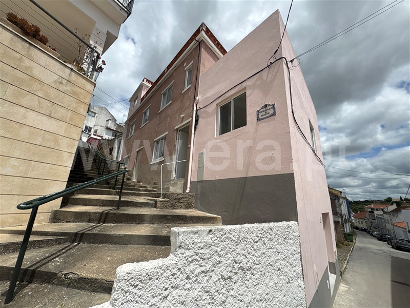 Moradia em Banda T4 / Santarém, Pernes