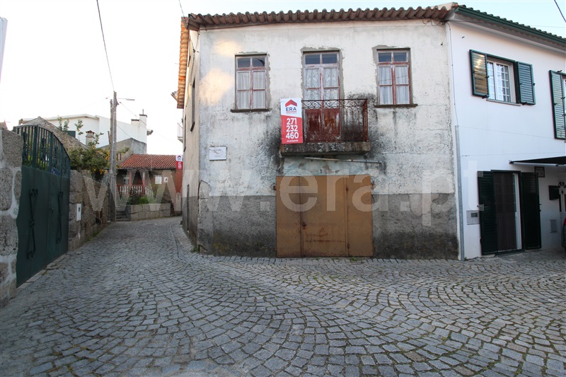 Moradia em Banda T4 / Seia, Vila Verde