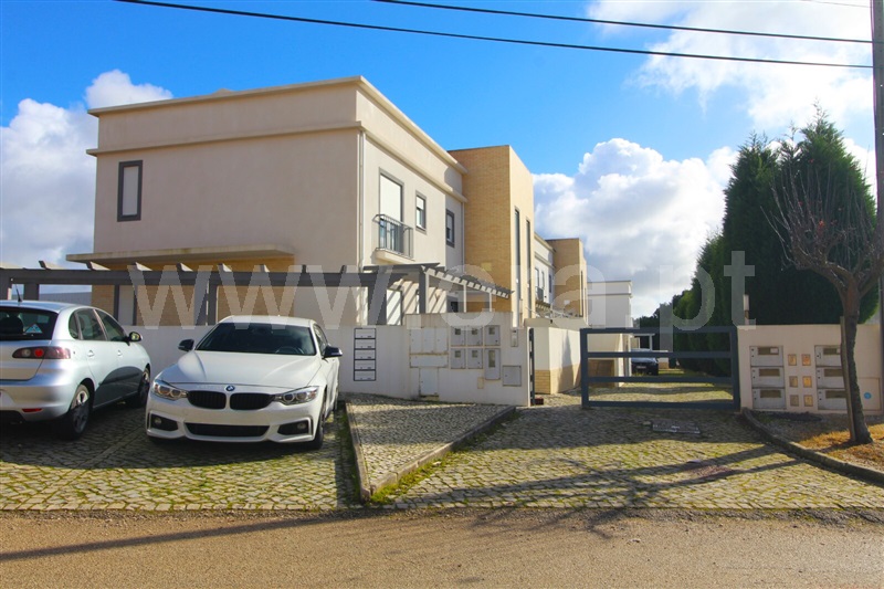 Moradia em Banda T4 / Torres Vedras, Ramalhal
