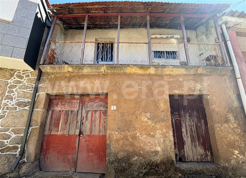 Moradia em Banda T4 / Valpaços, Lebução, Fiães e Nozelos