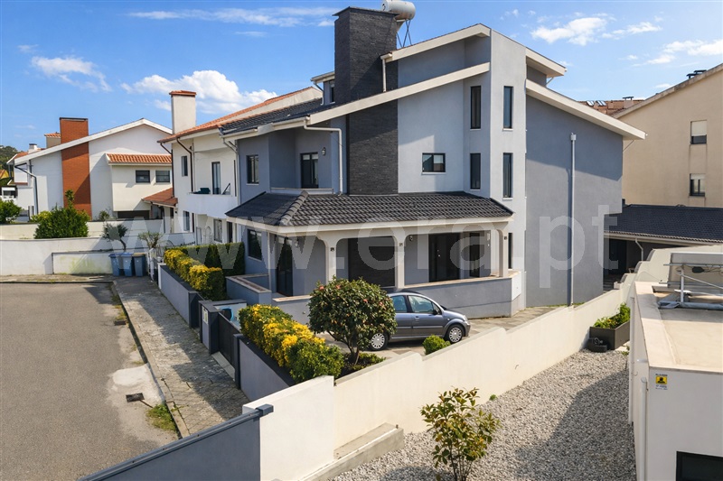 Moradia em Banda T4 / Vila Nova de Gaia, Arcozelo
