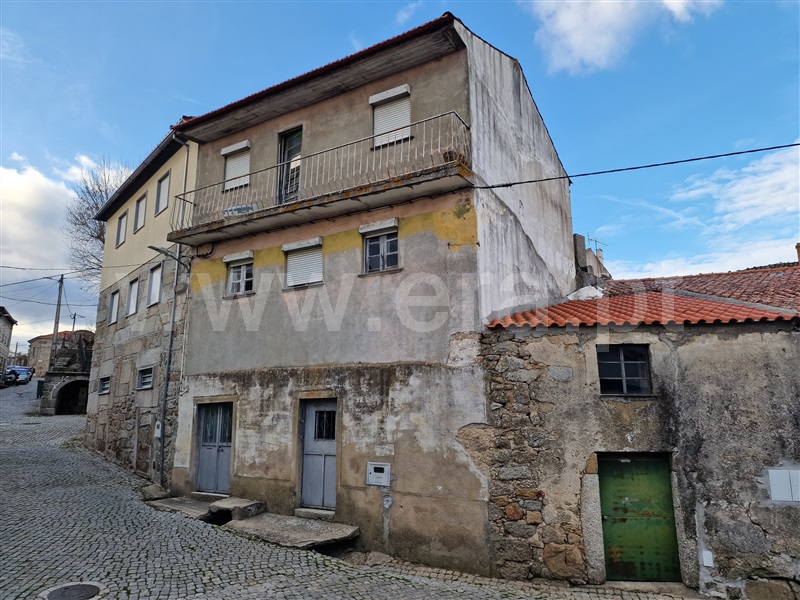 Moradia em Banda T6 / Pinhel, Alverca da Beira