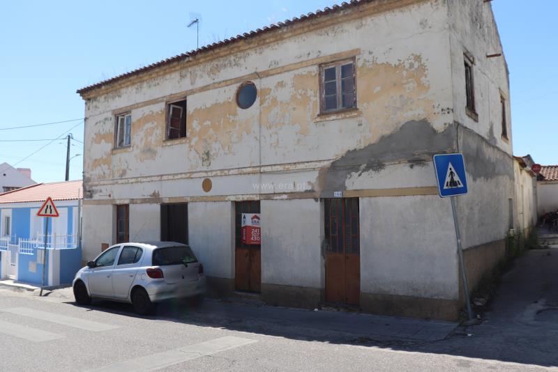 Moradia em Banda T7 / Abrantes, Alferrarede-Velha