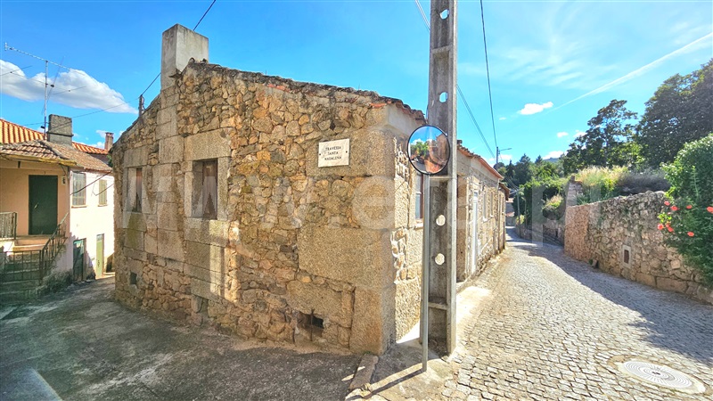 Moradia em Banda / Trancoso, Freches e Torres