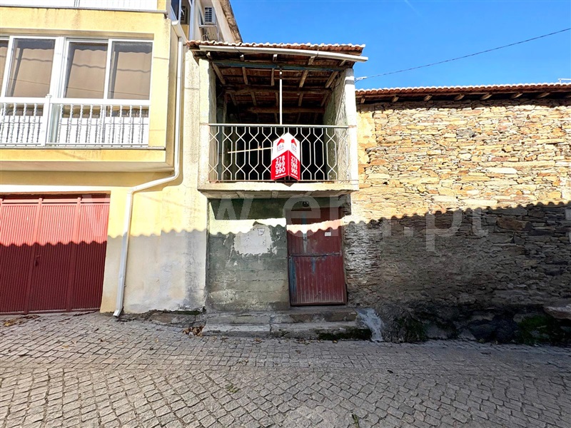 Moradia em Banda / Valpaços, Veiga de Lila