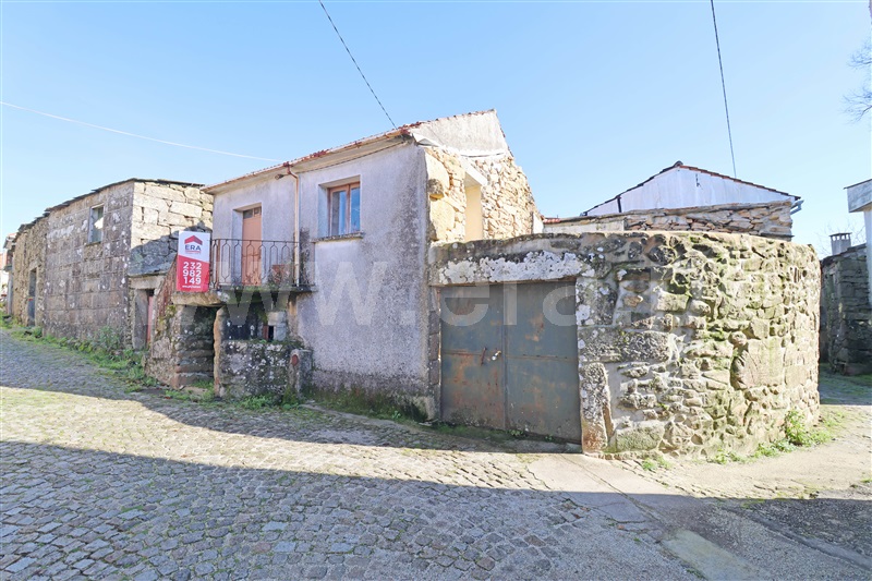 Moradia em Banda / Vila Nova de Paiva, Queiriga